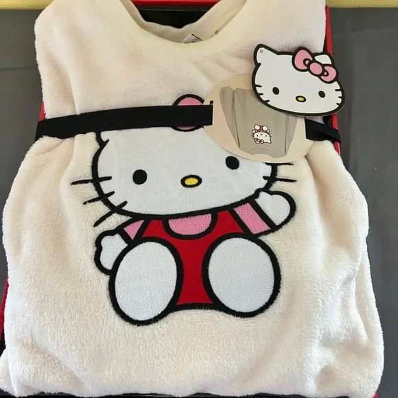 Hello Kitty embroidered fleece plush  sweatshirt, crewneck New in Box XLarge - Picture 3 of 8